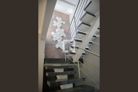 Escada de casa de condomínio para alugar com 3 quartos, 276m² em Chácaras Acaraí, Hortolândia