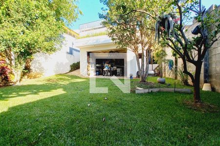 Casa de condomínio à venda com 350m², 3 quartos e 10 vagasQuintal 