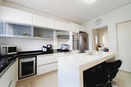 Casa de condomínio à venda com 350m², 3 quartos e 10 vagasCozinha 