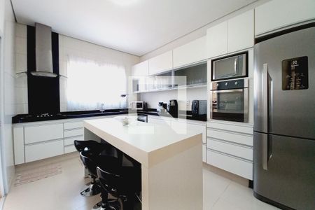 Casa de condomínio à venda com 350m², 3 quartos e 10 vagasCozinha 