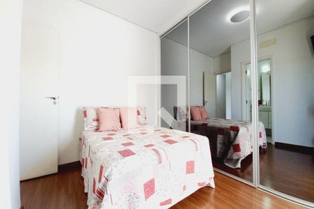 Casa de condomínio à venda com 350m², 3 quartos e 10 vagasQuarto 2 - Suíte