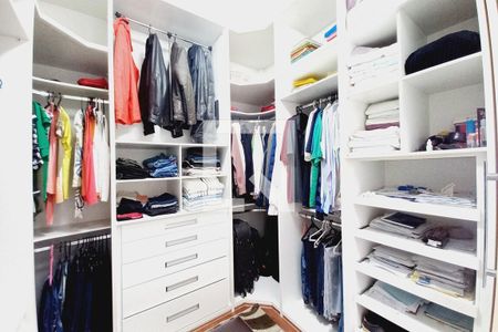 Casa de condomínio à venda com 350m², 3 quartos e 10 vagasCloset da suíte 3