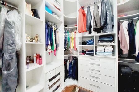 Casa de condomínio à venda com 350m², 3 quartos e 10 vagasCloset da suíte 3