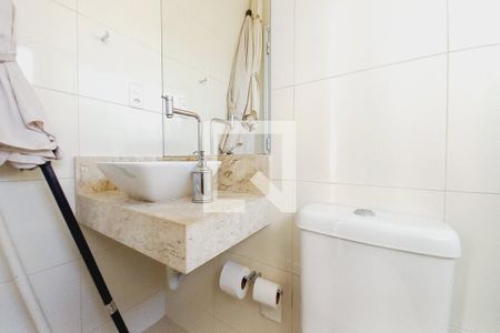 Casa de condomínio à venda com 350m², 3 quartos e 10 vagasBanheiro de Serviço 