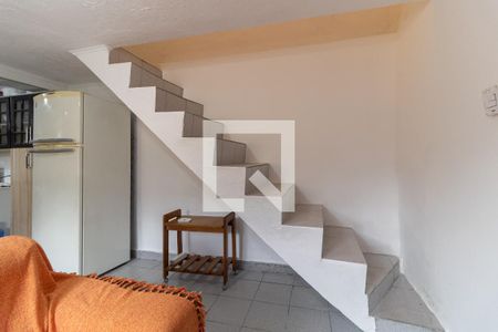 Casa à venda com 108m², 2 quartos e 1 vagaEscada da Casa 2