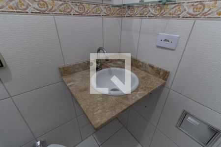 Casa à venda com 108m², 2 quartos e 1 vagaBanheiro da Casa 1