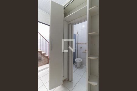 Casa à venda com 108m², 2 quartos e 1 vagaBanheiro da Casa 1