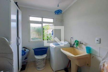 Casa à venda com 124m², 3 quartos e 2 vagas Casa à venda com 124m², 3 quartos e 2 vagasÁrea de Serviço