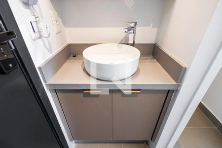 Banheiro de apartamento para alugar com 1 quarto, 19m² em Pinheiros, São Paulo
