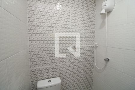 Banheiro de casa para alugar com 1 quarto, 50m² em Jardim Vila Formosa, São Paulo