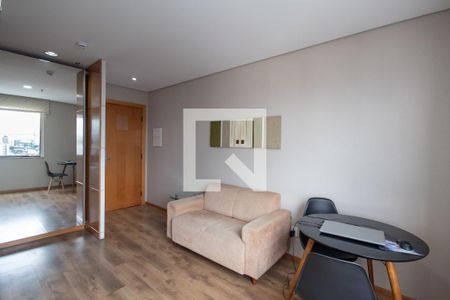 Sala e cozinha de apartamento para alugar com 1 quarto, 31m² em Vila Osasco, Osasco