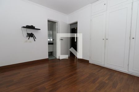 Casa à venda com 269m², 4 quartos e 3 vagasQuarto 2 Suíte
