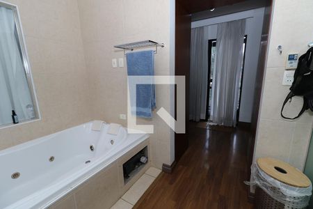 Casa à venda com 269m², 4 quartos e 3 vagasBanheiro da Suíte 4