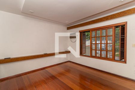 Sala de TV de casa à venda com 4 quartos, 400m² em Morro Santana, Porto Alegre