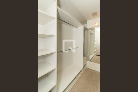 Casa à venda com 400m², 4 quartos e 4 vagasCloset da suíte