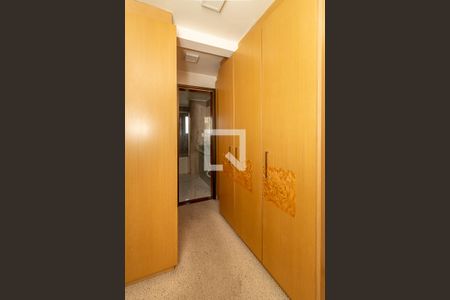 Casa à venda com 400m², 4 quartos e 4 vagasCloset da suíte