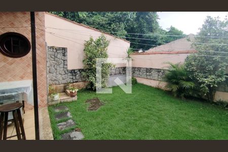 Casa à venda com 80m², 3 quartos e 4 vagas Casa à venda com 80m², 3 quartos e 4 vagasÁrea externa