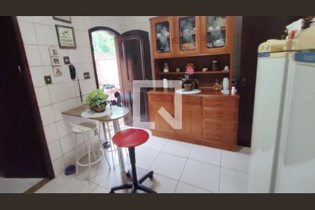 Casa à venda com 80m², 3 quartos e 4 vagas Casa à venda com 80m², 3 quartos e 4 vagasCozinha