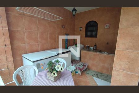 Casa à venda com 80m², 3 quartos e 4 vagas Casa à venda com 80m², 3 quartos e 4 vagasÁrea de Serviço