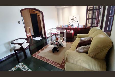 Casa à venda com 80m², 3 quartos e 4 vagas Casa à venda com 80m², 3 quartos e 4 vagasSala