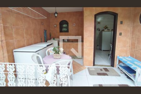 Casa à venda com 80m², 3 quartos e 4 vagas Casa à venda com 80m², 3 quartos e 4 vagasÁrea de Serviço