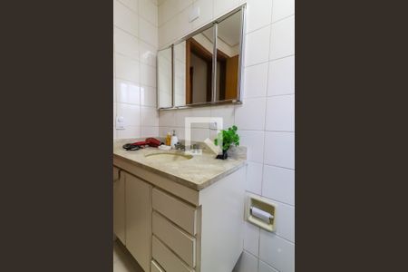 Apartamento à venda com 142m², 3 quartos e 2 vagas Apartamento à venda com 142m², 3 quartos e 2 vagasBanheiro Corredor
