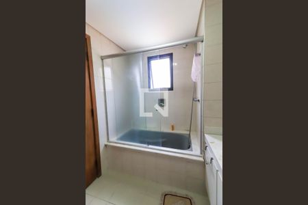 Apartamento à venda com 142m², 3 quartos e 2 vagas Apartamento à venda com 142m², 3 quartos e 2 vagasBanheiro da Suíte 1