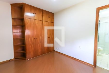 Apartamento à venda com 142m², 3 quartos e 2 vagas Apartamento à venda com 142m², 3 quartos e 2 vagasSuíte 2