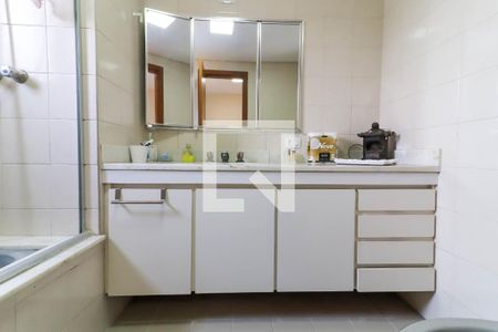 Apartamento à venda com 142m², 3 quartos e 2 vagas Apartamento à venda com 142m², 3 quartos e 2 vagasBanheiro da Suíte 1