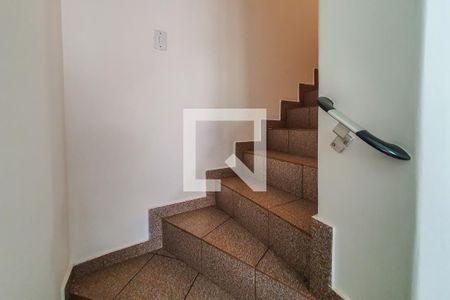 Escada de casa para alugar com 3 quartos, 200m² em Aclimação, São Paulo