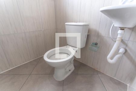 Banheiro social de casa para alugar com 1 quarto, 34m² em Rudge Ramos, São Bernardo do Campo