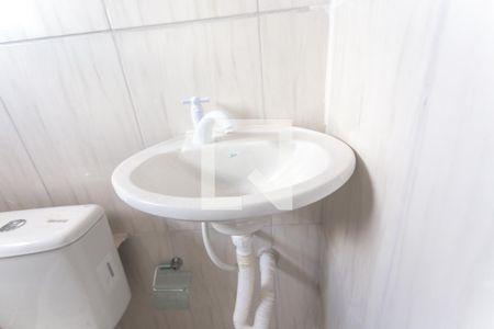 Banheiro social de casa para alugar com 1 quarto, 34m² em Rudge Ramos, São Bernardo do Campo