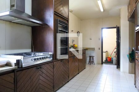 Casa à venda com 847m², 5 quartos e 6 vagas Casa à venda com 847m², 5 quartos e 6 vagasCozinha