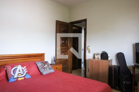 Casa à venda com 847m², 5 quartos e 6 vagas Casa à venda com 847m², 5 quartos e 6 vagasQuarto 2