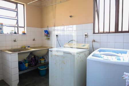 Casa à venda com 847m², 5 quartos e 6 vagas Casa à venda com 847m², 5 quartos e 6 vagasÁrea de Serviço