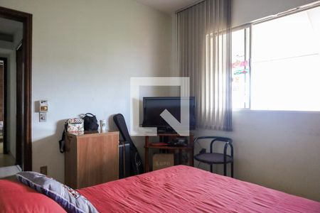 Casa à venda com 847m², 5 quartos e 6 vagas Casa à venda com 847m², 5 quartos e 6 vagasQuarto 2