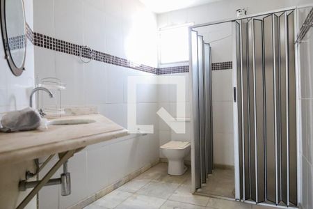 Casa à venda com 847m², 5 quartos e 6 vagas Casa à venda com 847m², 5 quartos e 6 vagasBanheiro 2