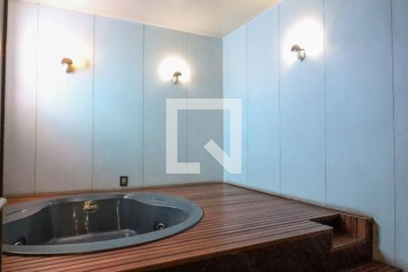 Casa à venda com 847m², 5 quartos e 6 vagas Casa à venda com 847m², 5 quartos e 6 vagasBanheiro da Suíte 1