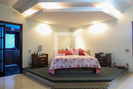 Casa à venda com 847m², 5 quartos e 6 vagas Casa à venda com 847m², 5 quartos e 6 vagasSuíte 1