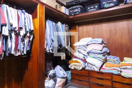 Casa à venda com 847m², 5 quartos e 6 vagas Casa à venda com 847m², 5 quartos e 6 vagasCloset da suíte 1