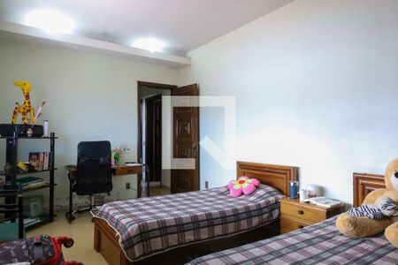 Casa à venda com 847m², 5 quartos e 6 vagas Casa à venda com 847m², 5 quartos e 6 vagasQuarto 1