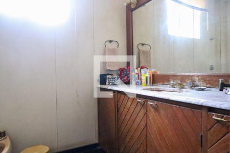 Casa à venda com 847m², 5 quartos e 6 vagas Casa à venda com 847m², 5 quartos e 6 vagasBanheiro 1