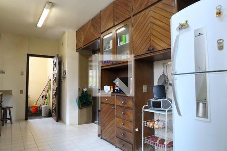 Casa à venda com 847m², 5 quartos e 6 vagas Casa à venda com 847m², 5 quartos e 6 vagasCozinha