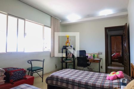 Casa à venda com 847m², 5 quartos e 6 vagas Casa à venda com 847m², 5 quartos e 6 vagasQuarto 1