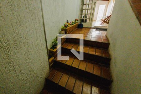 Casa à venda com 220m², 3 quartos e 2 vagasEscada