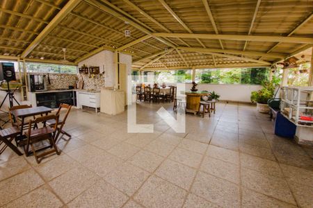 Casa à venda com 220m², 3 quartos e 2 vagasTerraço