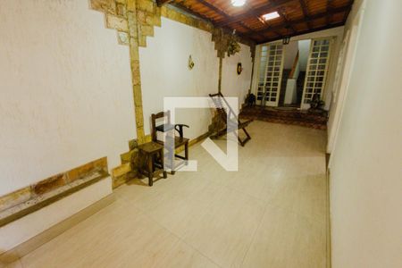 Casa à venda com 220m², 3 quartos e 2 vagasVaranda