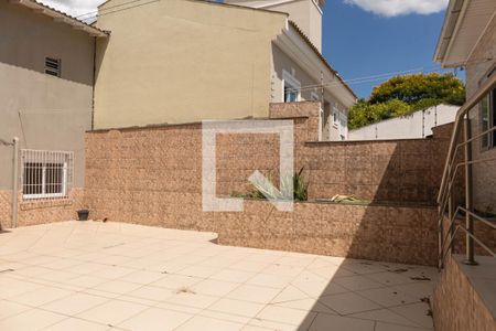 Casa à venda com 270m², 4 quartos e 4 vagasFundos