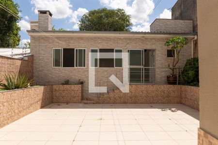 Casa à venda com 270m², 4 quartos e 4 vagasFundos