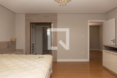 Casa à venda com 270m², 4 quartos e 4 vagasSuíte